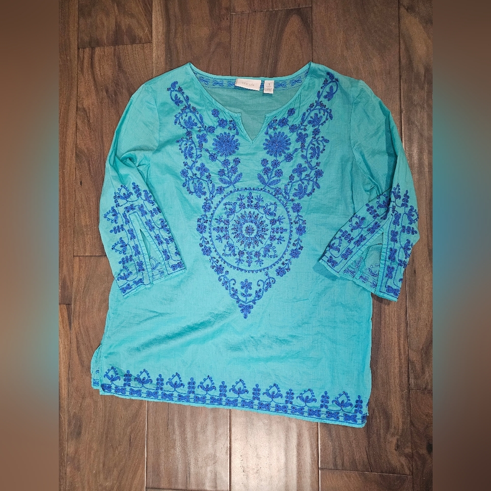 Chico's Aqua Blouse with Royal Blue Floral Design Size 1 (Medium)